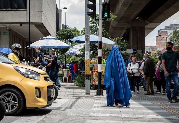 Mujer con burka caminó Medellín en medio de un experimento social