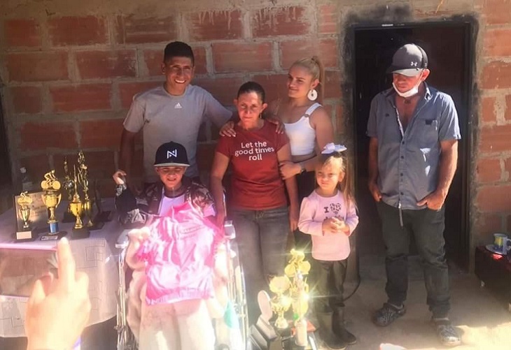 Nairo Quintana visita a Javier Alejandro Pineda, niño ciclista enfermo de cáncer