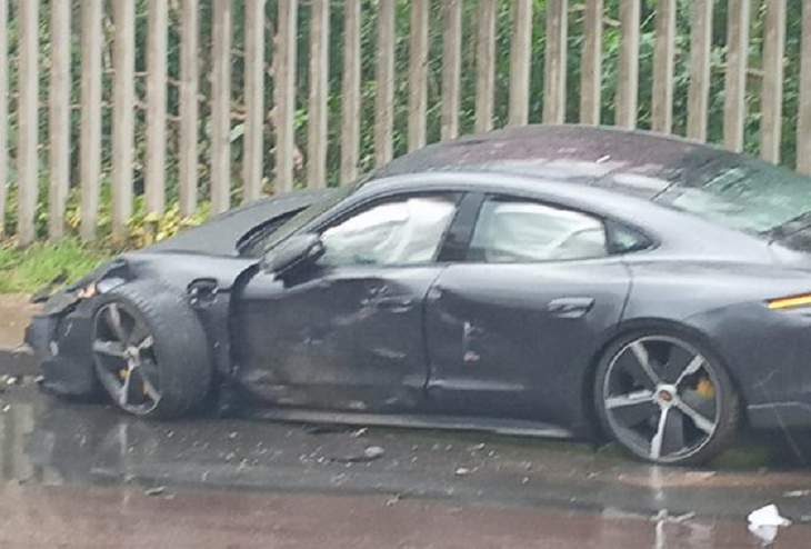 Así quedó el auto de Paolo Guerrero tras sufrir choque en Porto Alegre