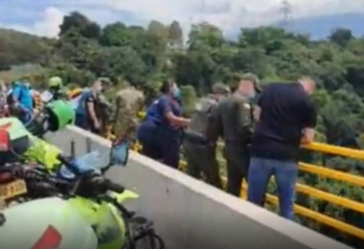 Suicidio de mujer y su hijo en puente de La Variante en Ibagué