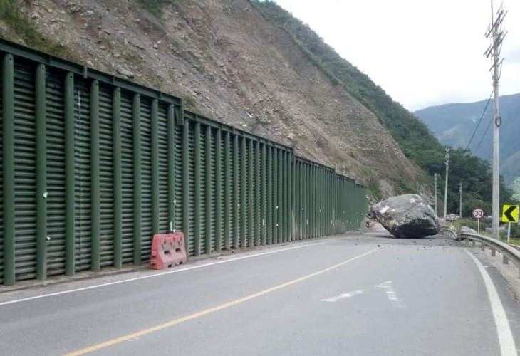 La impactante roca que bloqueó la vía Bogotá-Villavicencio en el K58