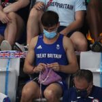 Tom Daley, el campeón olímpico que teje desde las gradas en Tokio