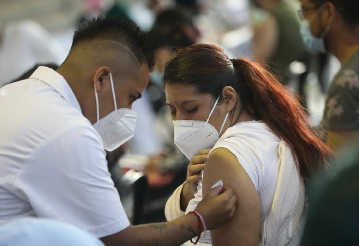 La controversia por el carnet de vacunación y otras claves sobre la pandemia