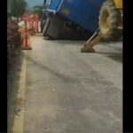 Volqueta se hunde por exceso de peso cerca al centro comercial Viva