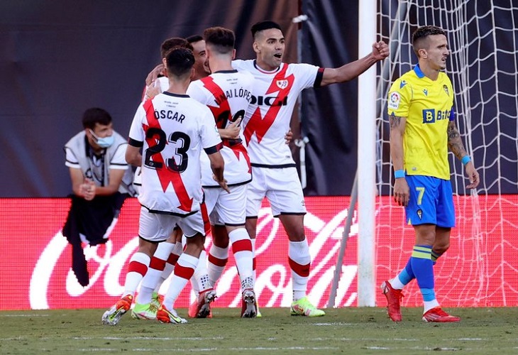 2-1. Falcao y Álvaro García dan ventaja al Rayo al descanso