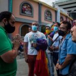 Activistas protestan por discriminación a homosexuales en pizzería de Caracas