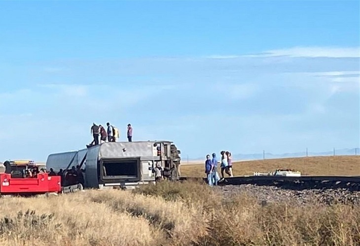 Al menos tres muertos en descarrilamiento de tren de pasajeros en EE