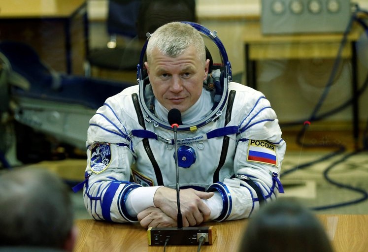 Dos cosmonautas rusos se preparan para dos caminatas espaciales fuera de la EEI