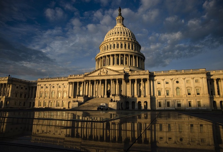 El Senado de EE.UU. aprueba una iniciativa para evitar el cierre del Gobierno