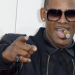 El cantante R. Kelly es declarado culpable de crimen organizado y tráfico sexual