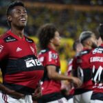 Bruno Henrique pone al Flamengo en la final de la Copa Libertadores