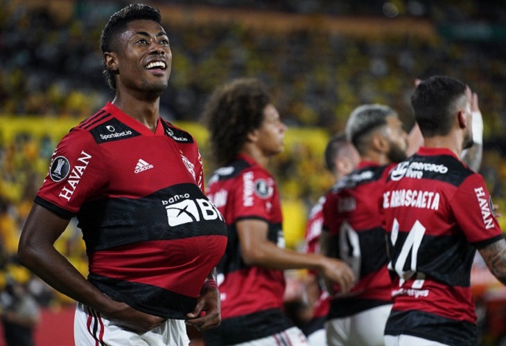 Bruno Henrique pone al Flamengo en la final de la Copa Libertadores