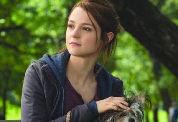 Un camión cementero atropelló a Kathryn Prescott, actriz de la serie Skin