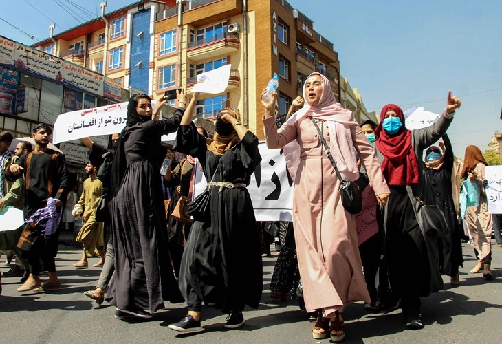 La ONU denuncia ataques a la mujer y pone en duda las promesas de los talibanes