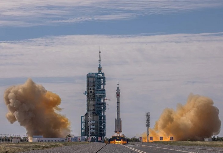 La Tianzhou-3 se acopla a la estación espacial china para aprovisionarla