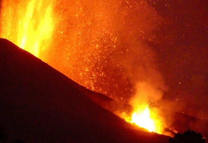 La lava del volcán de La Palma ralentiza su velocidad
