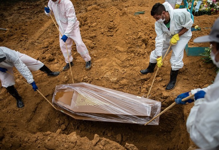 La media de muertes por covid en Brasil sigue en nivel más bajo en diez meses