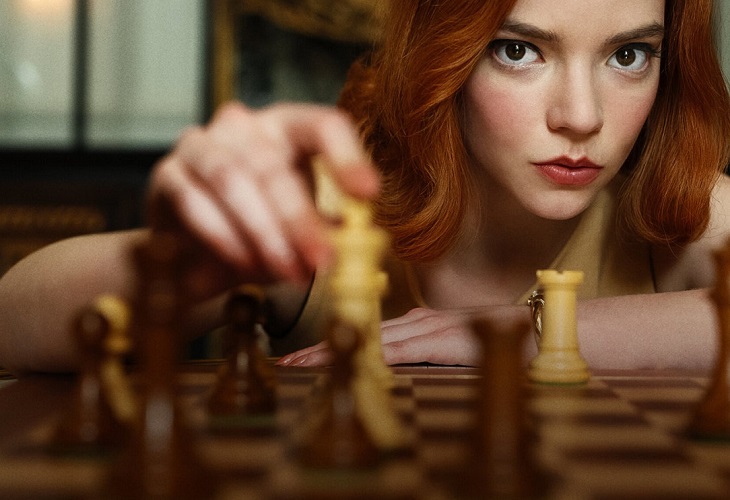 Netflix reina por fin en los Emmy con The Crown y The Queen's Gambit
