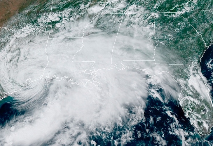 Nicholas se convierte en depresión tropical sobre Texas y seguirá con lluvias