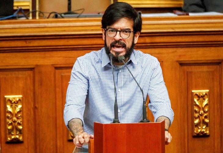 Opositor lamenta el desalojo de campamento de migrantes venezolanos en Chile