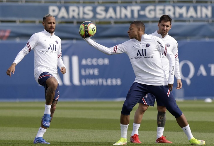 Pochettino abre la puerta a alinear a Messi, Neymar y Mbappé en Europa