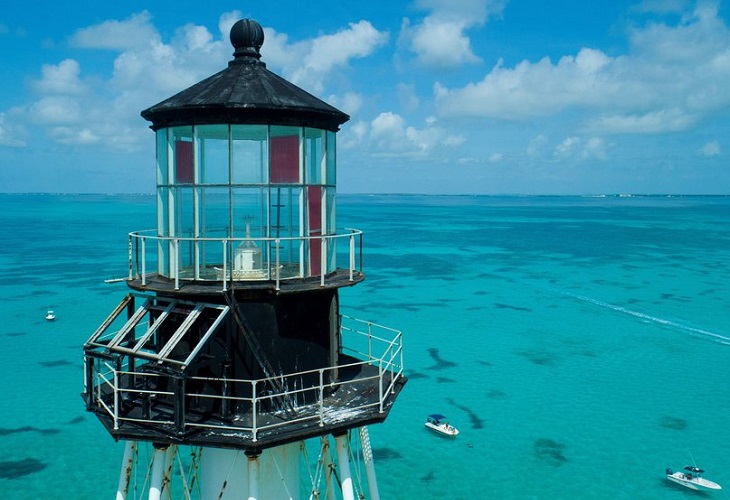 Salvan un histórico faro de los Cayos de Florida de 150 años