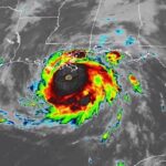 Tormenta Larry se fortalece y puede que se convierta en huracán esta noche