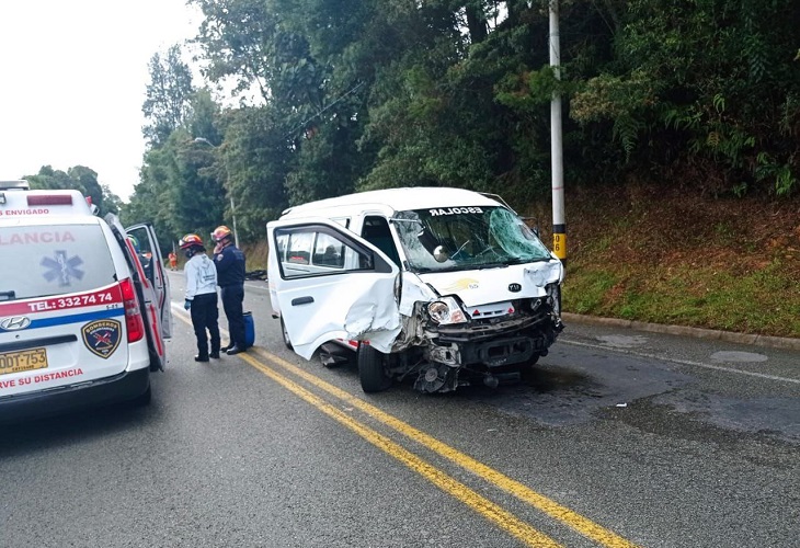 Accidente de tres autos deja una persona fallecida en el Alto de las Palmas