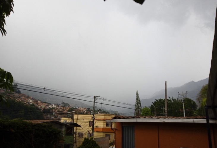 Tormenta eléctrica en Medellín durante lluvias este 8 de septiembre