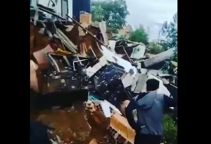 Deslizamiento de tierra en Santo Domingo Savio se llevó varias viviendas por delante