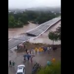 Así se partió en dos el puente El Quelite en la carretera Mazatlán - Culiacán