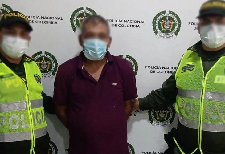 Pasajeros de un bus descubrieron a entrenador abusando de niño en Barranquilla