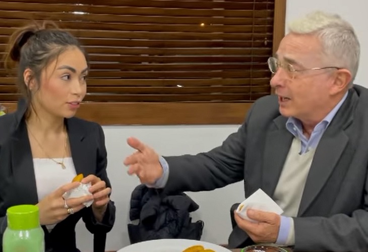 Video de Epa Colombia comiendo empanadas con Álvaro Uribe