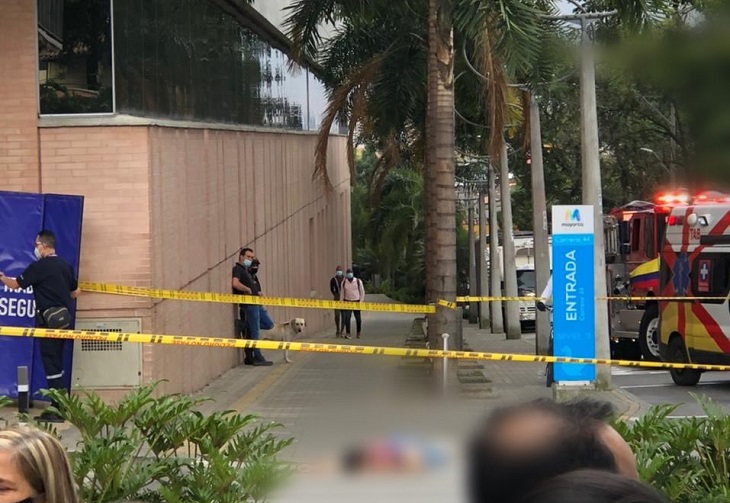 Hombre que intentó suicidarse en centro comercial Mayorca