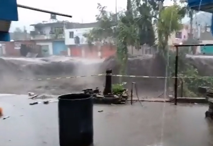 Dos muertos en Ecatepec a causa de las 'violentas' inundaciones