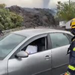 La lava del volcán de La Palma entra en Todoque donde habitantes recogen sus cosas