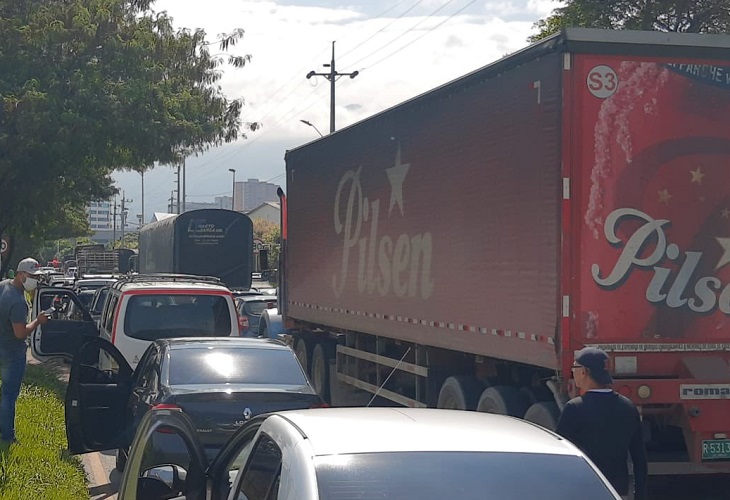 Accidente en av. Regional provoca colapso de movilidad en Sabaneta