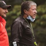 Borrachera le cuesta el puesto a Sandoval y una multa a cuatro compañeros en el Junior---------Raúl Giraldo, dueño del DIM, no acepta renuncia del Bolillo