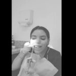 Ana Victoria, odontóloga que se saca ella misma las cordales
