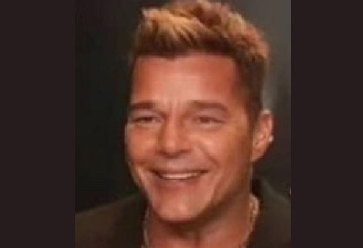 ¿Ricky Martin se hizo algo en la cara?, luce extraño en entrevista