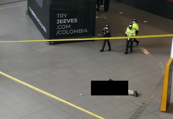 Muere hombre que cayó del segundo piso del aeropuerto El Dorado
