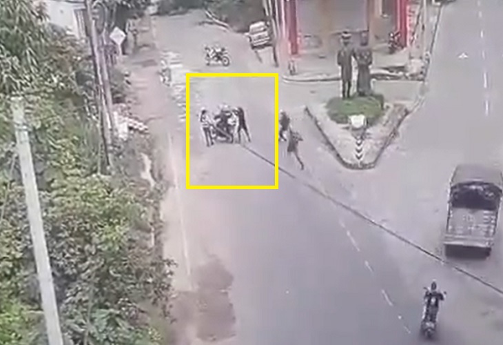 Video muestra el ataque por la espalda a dos policías en San Vicente del Caguán