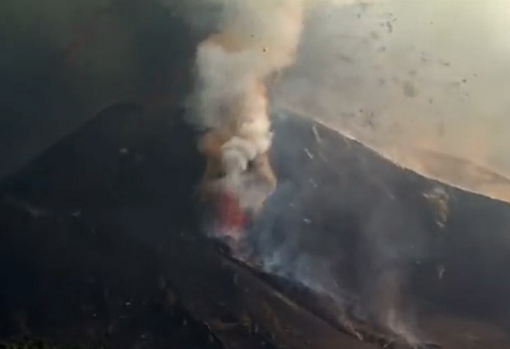 Se abre nueva boca y el volcán de La Palma entra en fase explosiva extrema