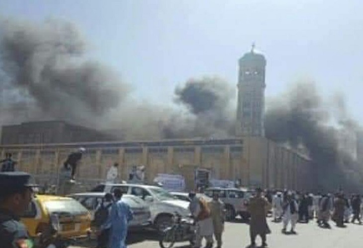 Al menos 80 muertos y 100 heridos en un atentado en una mezquita afgana