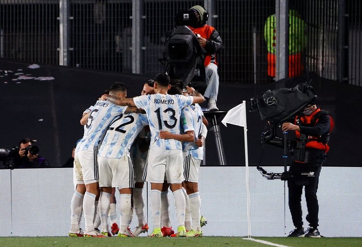 Argentina doblega a Uruguay y Messi llega a 80 goles con la Albiceleste