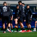 Argentina se entrena con la plantilla completa y piensa en Perú