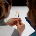 Científicos hallan un anticuerpo eficaz contra todas las variantes de covid