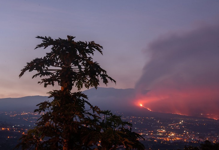 Confinadas casi 3000 personas en La Palma (España) por emisión de gases