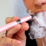 EE.UU. aprueba cigarrillos electrónicos que ve beneficiosos para dejar de fumar