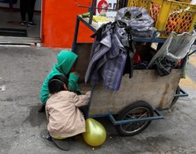 Ecuador atraviesa una situación social “crítica” con cinco millones de pobres